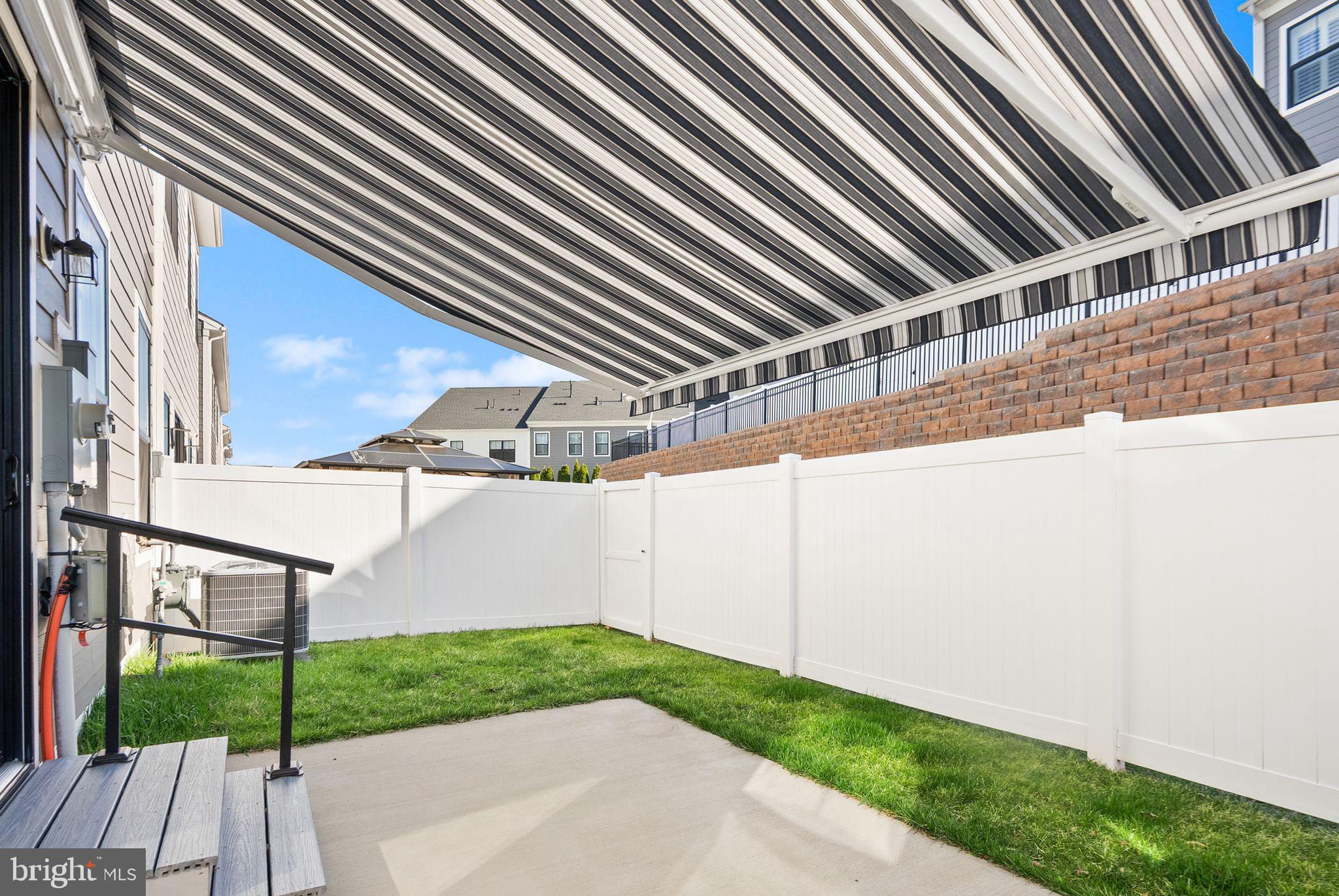 CADENCE AT LANSDOWNE - Residential