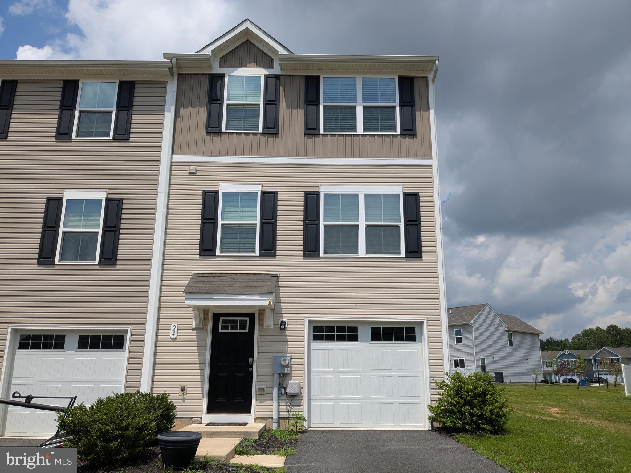 Charming End-Unit Townhome in a Sought-After Neighborhood.
Welcome to this beautifully refreshed 3-bedroom, 2.5-bath end-unit townhome, perfectly situated in one of the area’s most desirable neighborhoods. Enjoy the privacy and extra space that comes with being on the end, along with a convenient location close to shopping, dining, and major commuter routes.
Step inside to find fresh updates throughout, including brand-new carpet , newly painted and a light, airy feel that makes this home move-in ready. The spacious layout offers comfortable living and entertaining spaces, and the attached garage adds everyday convenience.
Out back, relax or entertain in the generously sized yard, complete with a cozy fire pit—ideal for gatherings year-round.
With its unbeatable location, thoughtful updates, and bonus features like a garage and large backyard, this townhome checks all the boxes. Don’t miss your chance to make it yours!