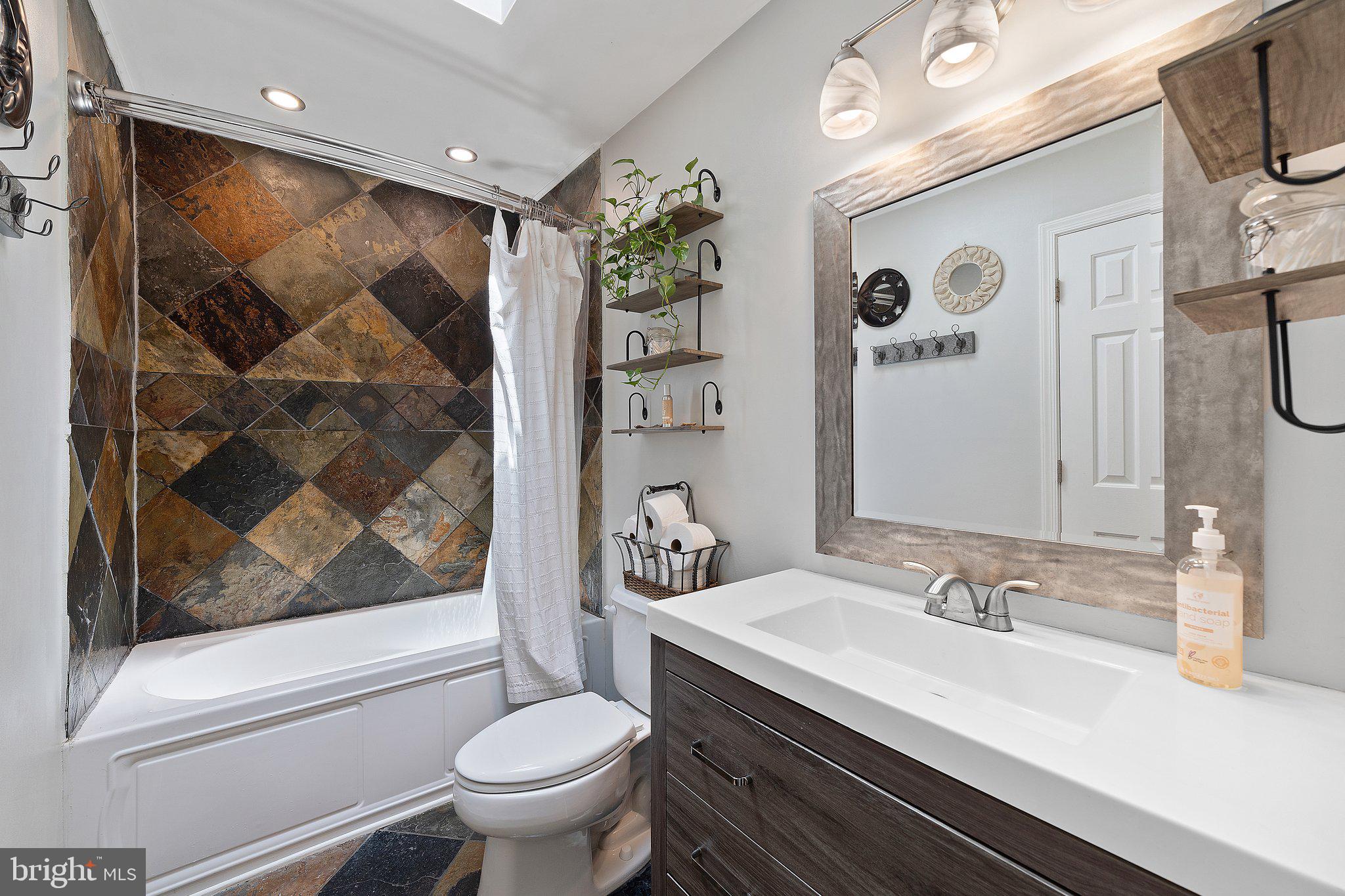 LAKE WILDERNESS - Residential