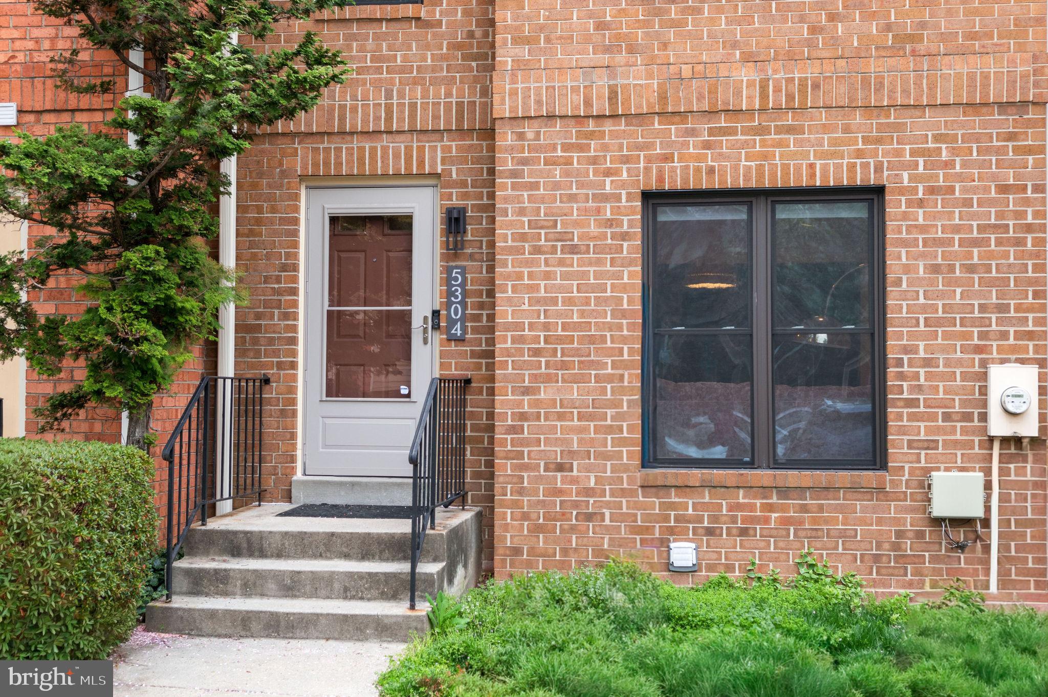 5304 KING CHARLES WAY