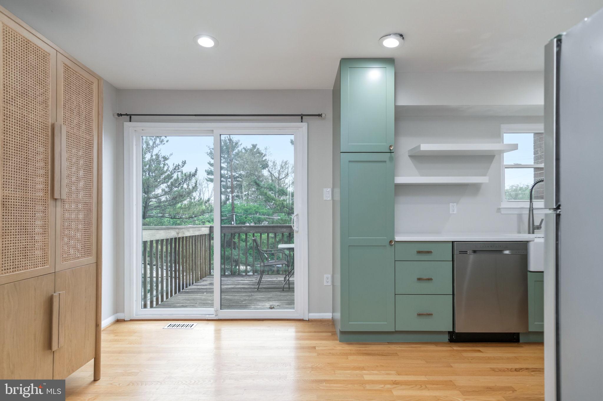 5304 KING CHARLES WAY