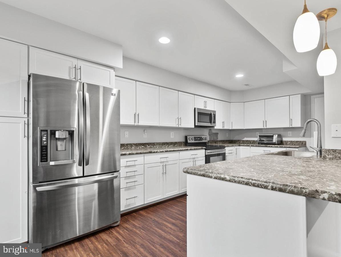 DORCHESTER - ST. CHARLES - Residential Lease