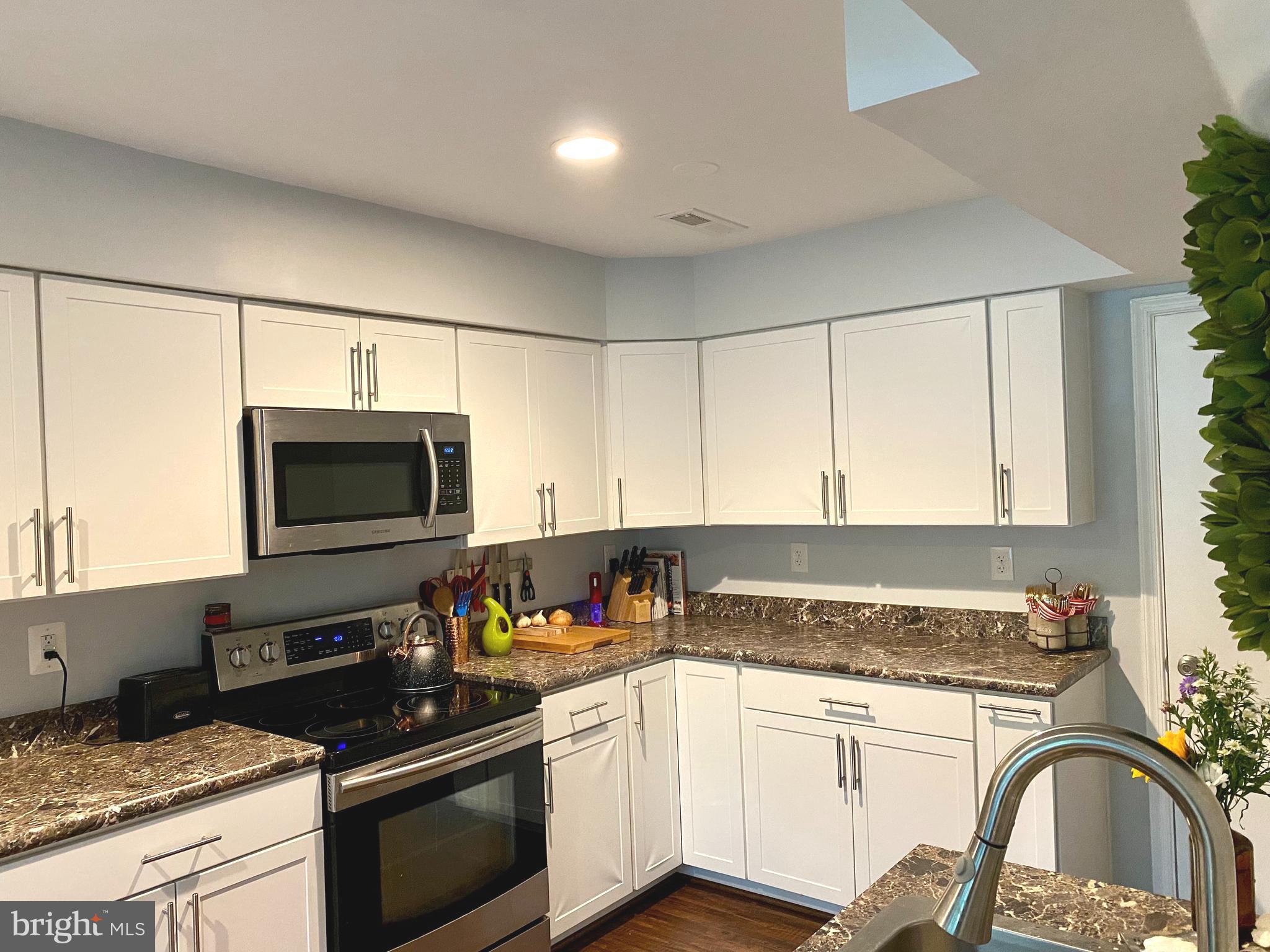 DORCHESTER - ST. CHARLES - Residential Lease