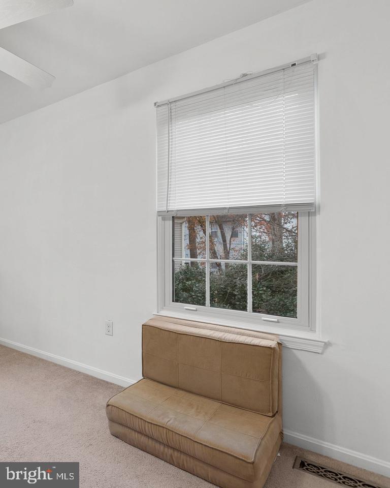 DORCHESTER - ST. CHARLES - Residential Lease