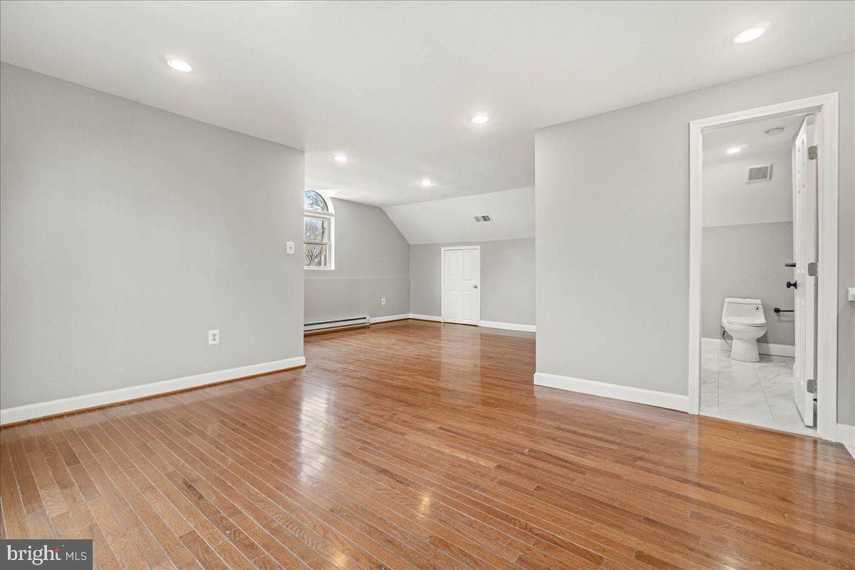 DAMASCUS OUTSIDE - Residential Lease