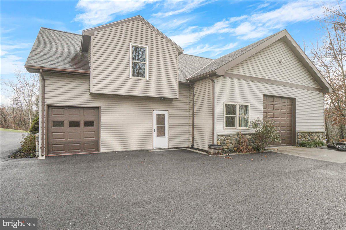 DAMASCUS OUTSIDE - Residential Lease