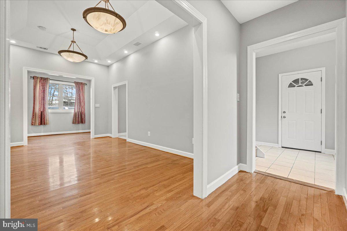 DAMASCUS OUTSIDE - Residential Lease