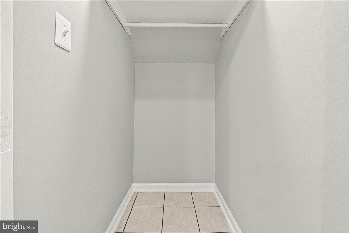 DAMASCUS OUTSIDE - Residential Lease