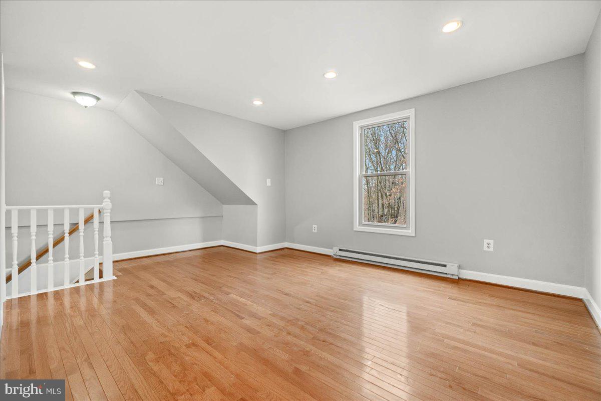 DAMASCUS OUTSIDE - Residential Lease