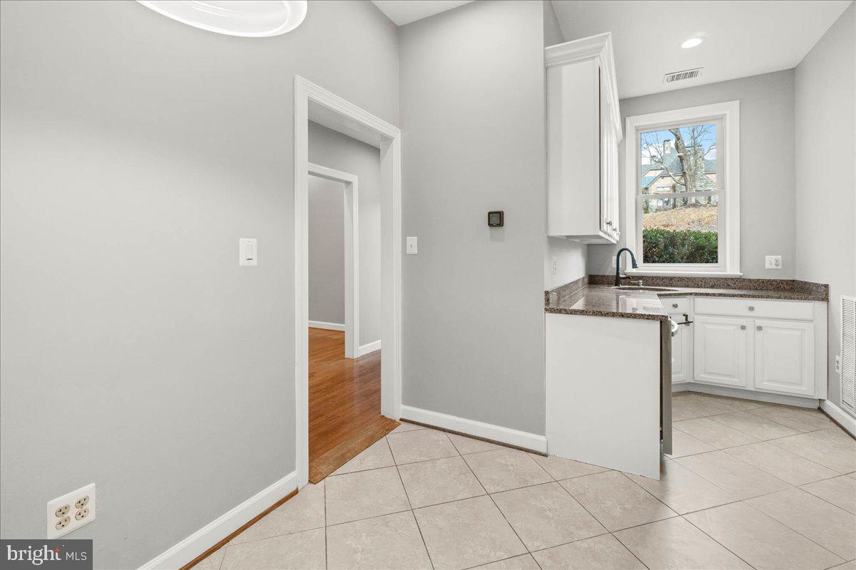 DAMASCUS OUTSIDE - Residential Lease