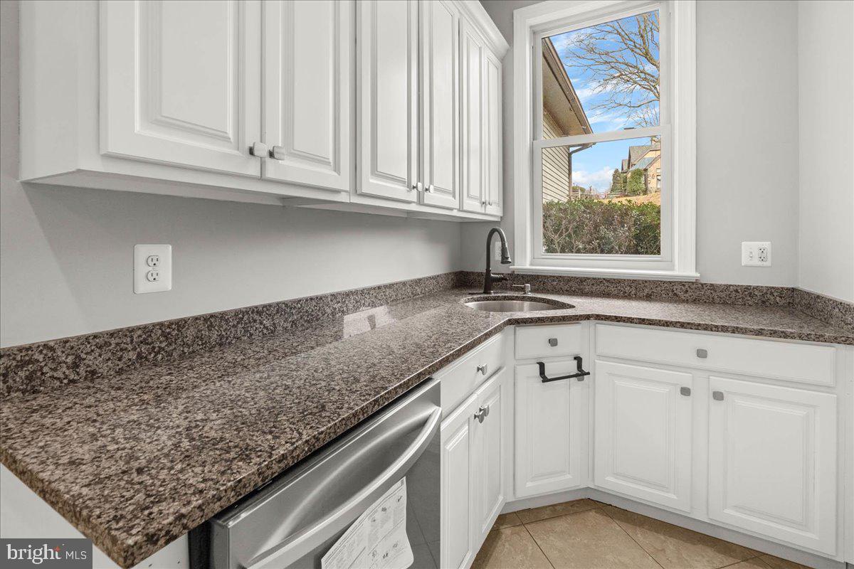 DAMASCUS OUTSIDE - Residential Lease