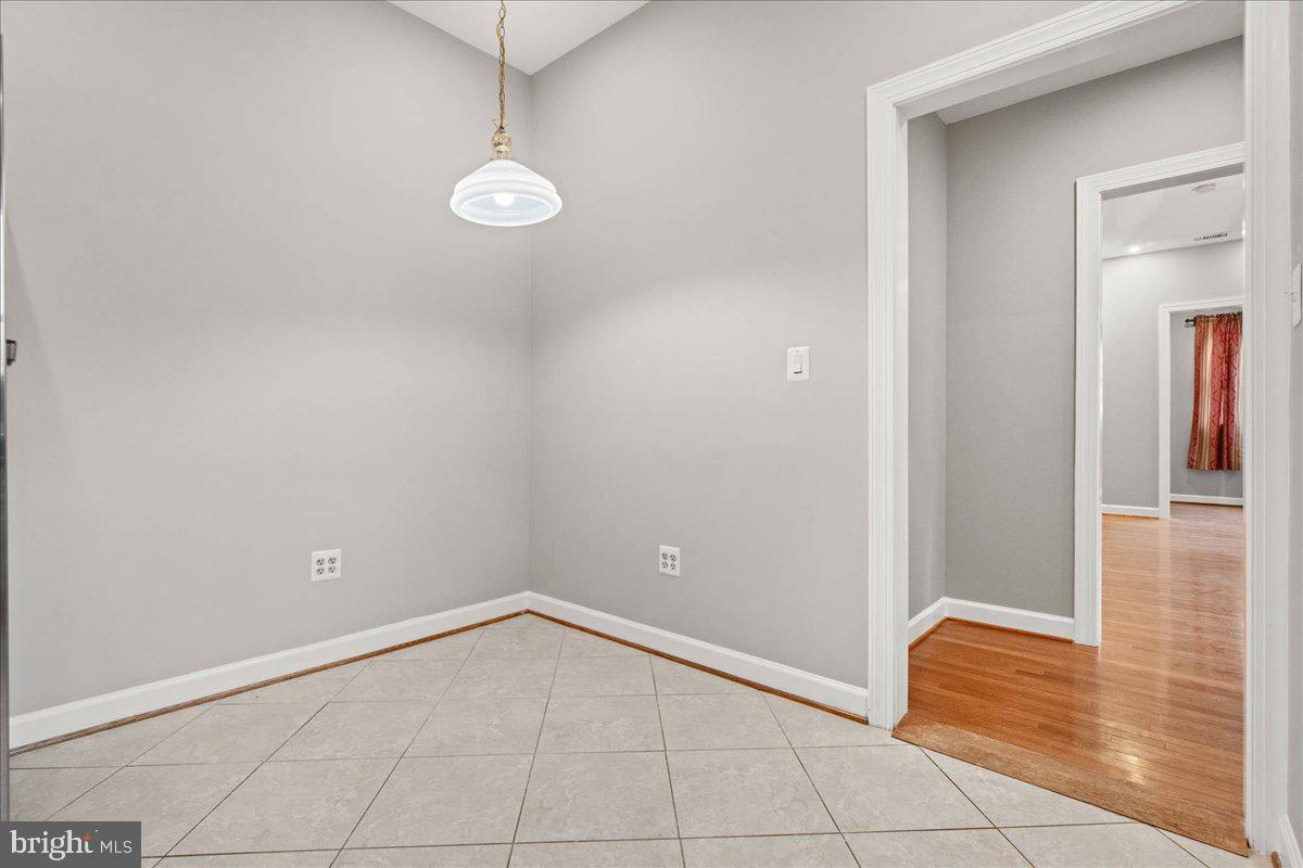 DAMASCUS OUTSIDE - Residential Lease