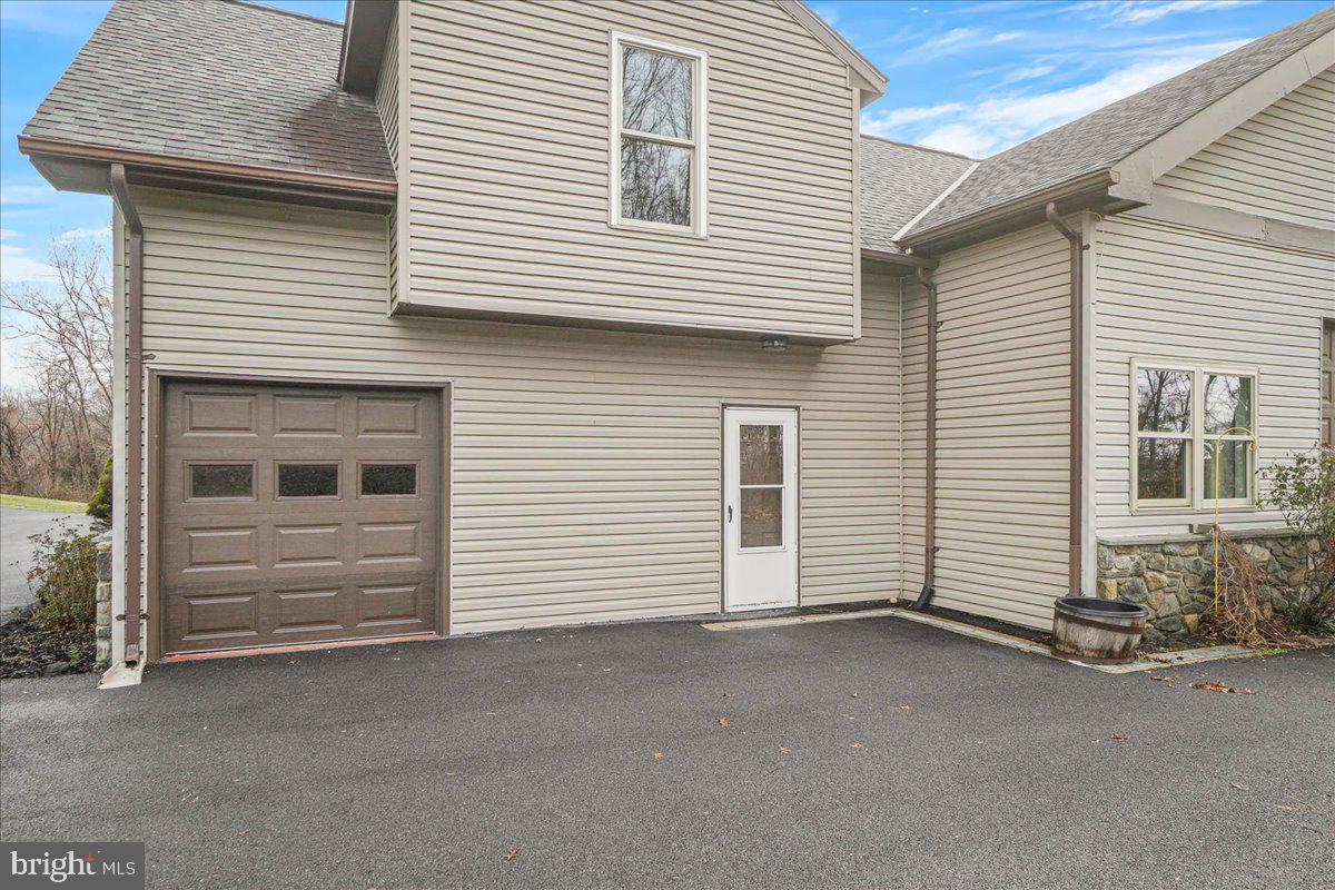 DAMASCUS OUTSIDE - Residential Lease