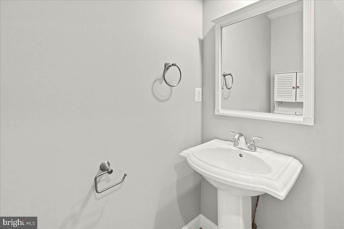 DAMASCUS OUTSIDE - Residential Lease