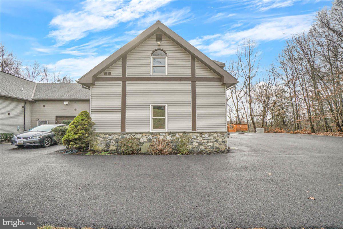 DAMASCUS OUTSIDE - Residential Lease