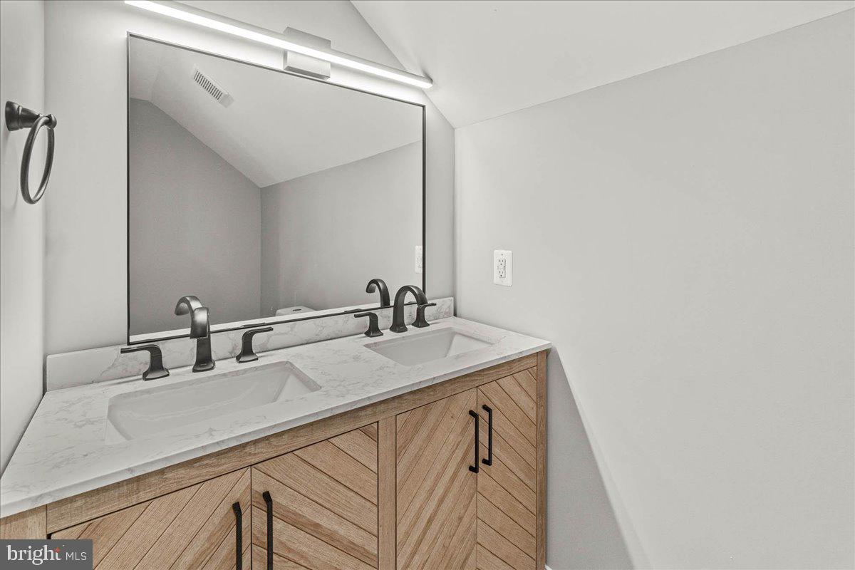 DAMASCUS OUTSIDE - Residential Lease