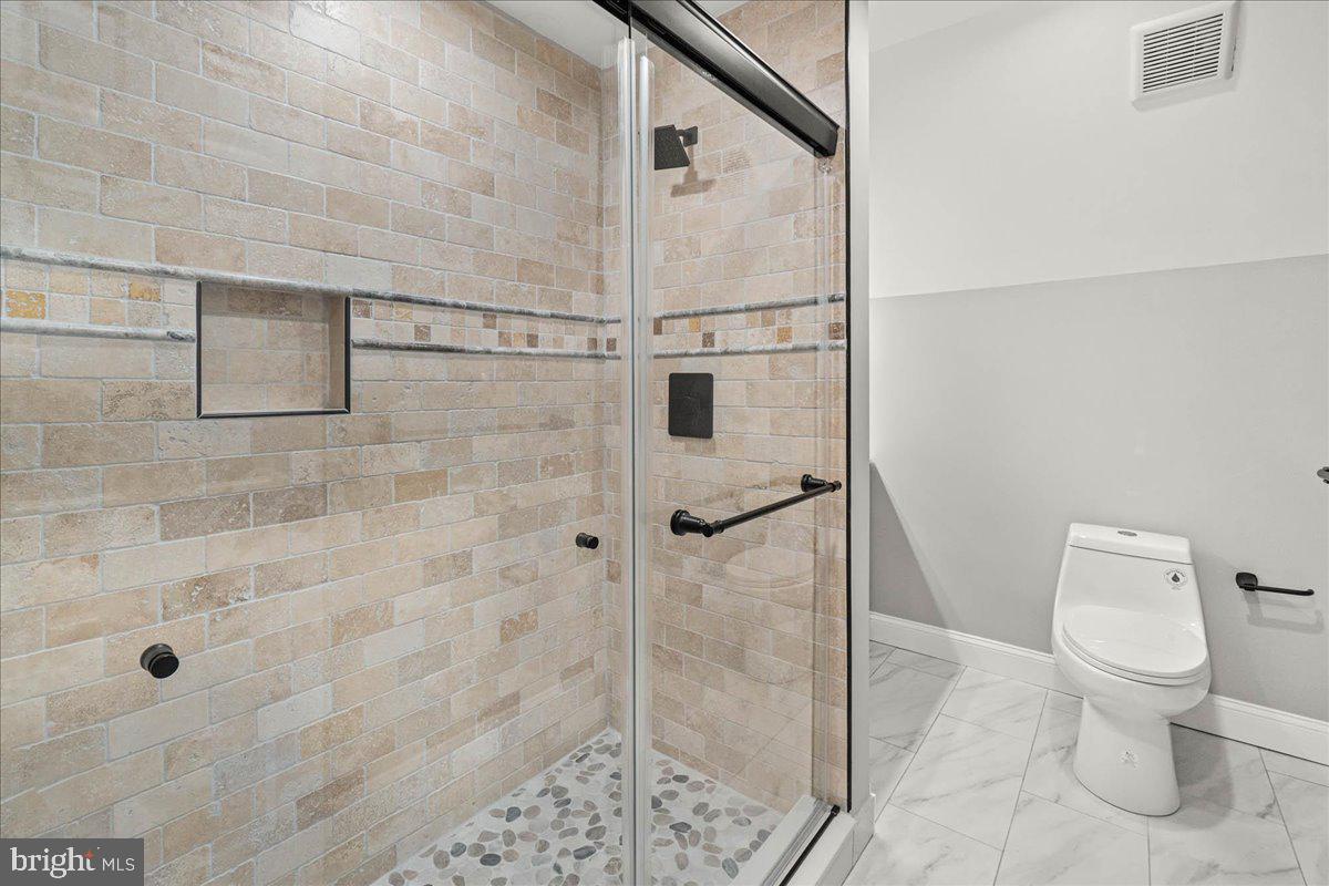 DAMASCUS OUTSIDE - Residential Lease