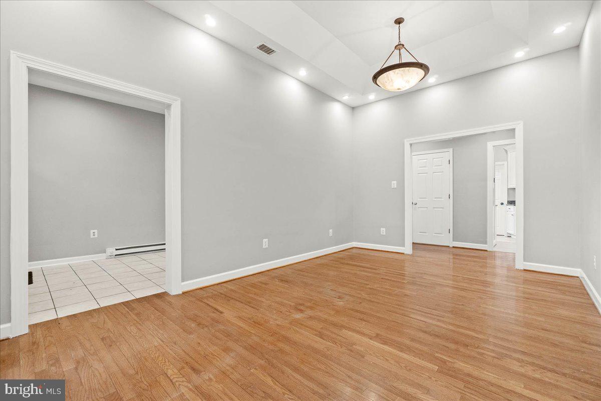 DAMASCUS OUTSIDE - Residential Lease