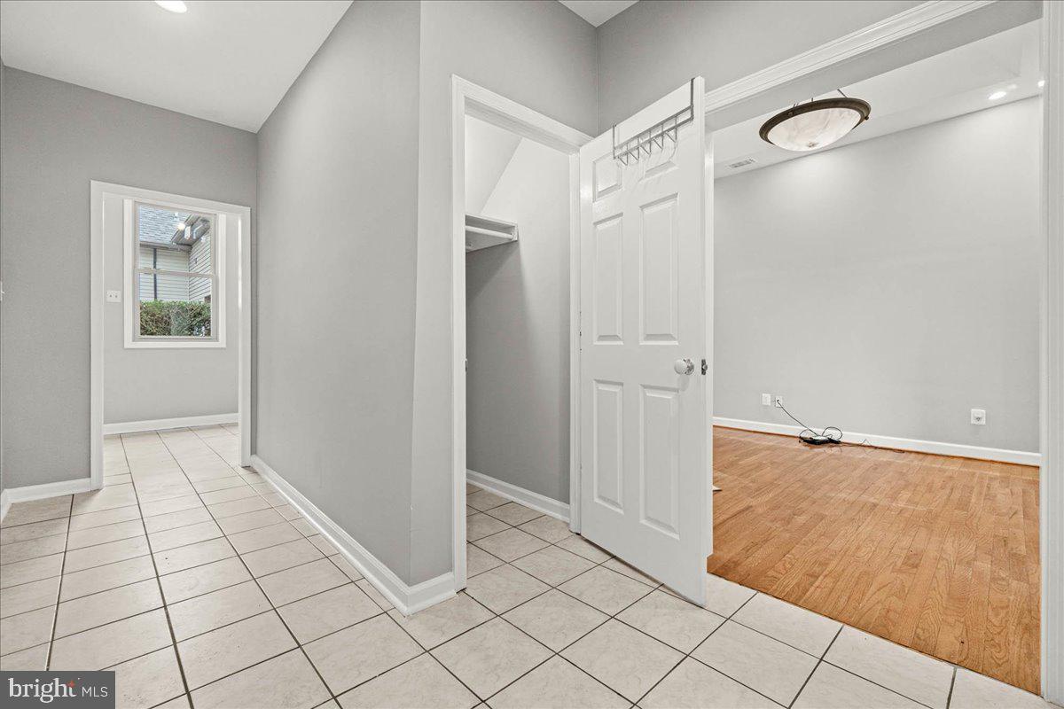 DAMASCUS OUTSIDE - Residential Lease