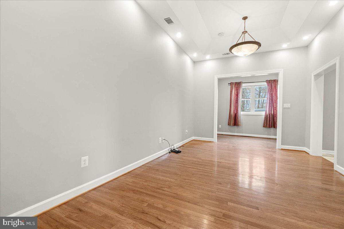 DAMASCUS OUTSIDE - Residential Lease