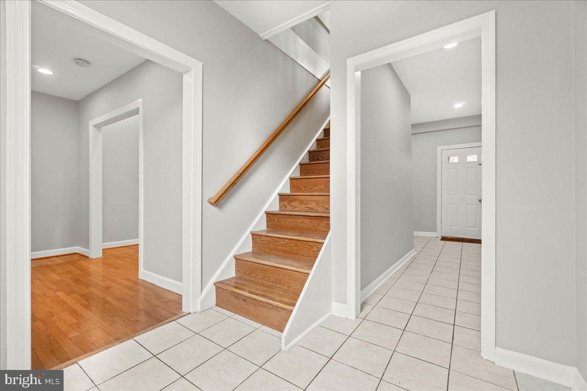 DAMASCUS OUTSIDE - Residential Lease