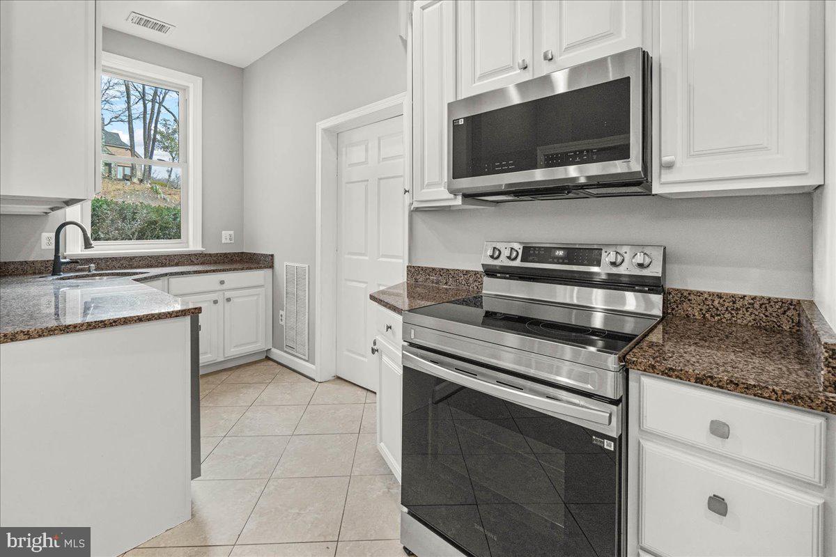 DAMASCUS OUTSIDE - Residential Lease