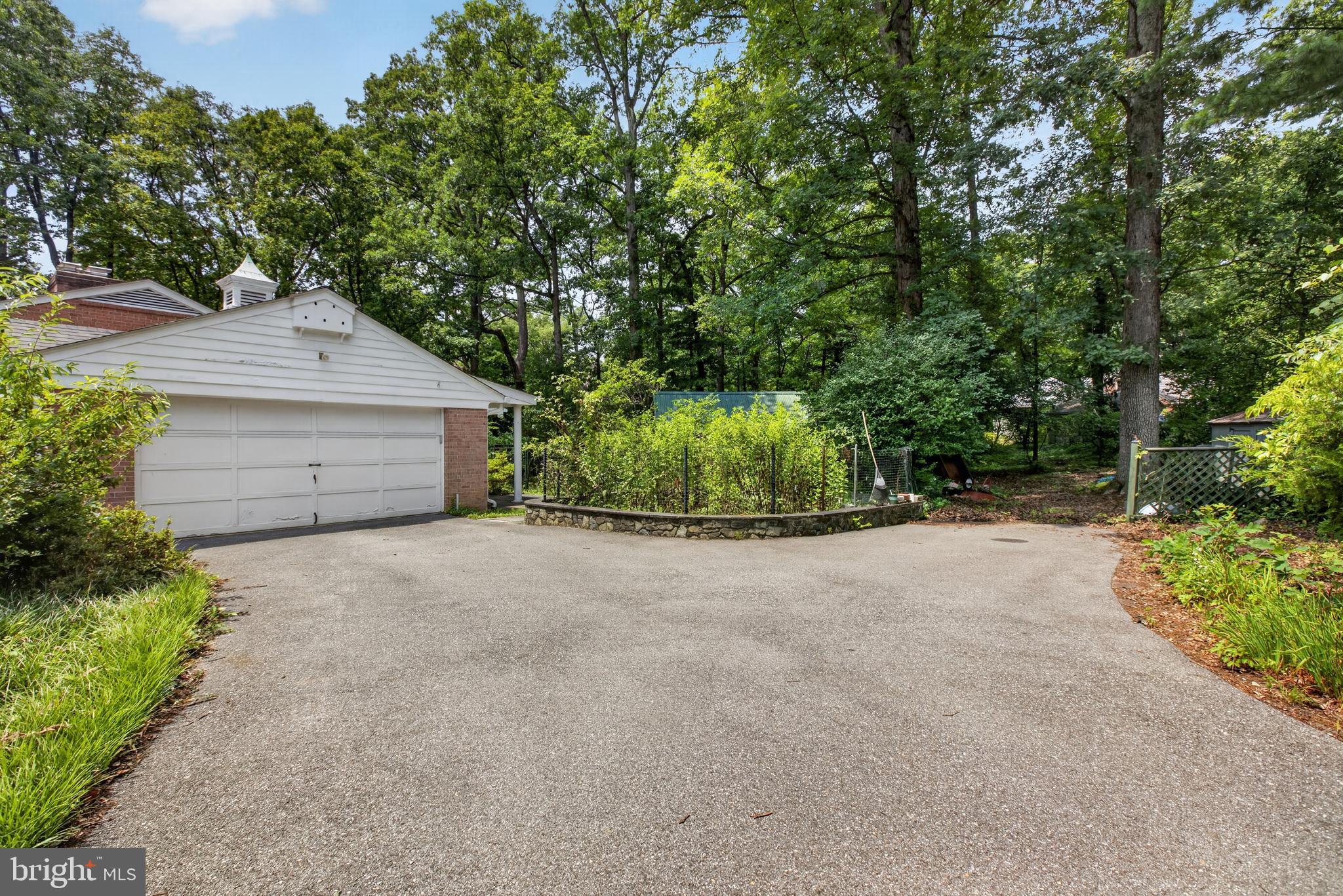 10600 GREENACRES DRIVE