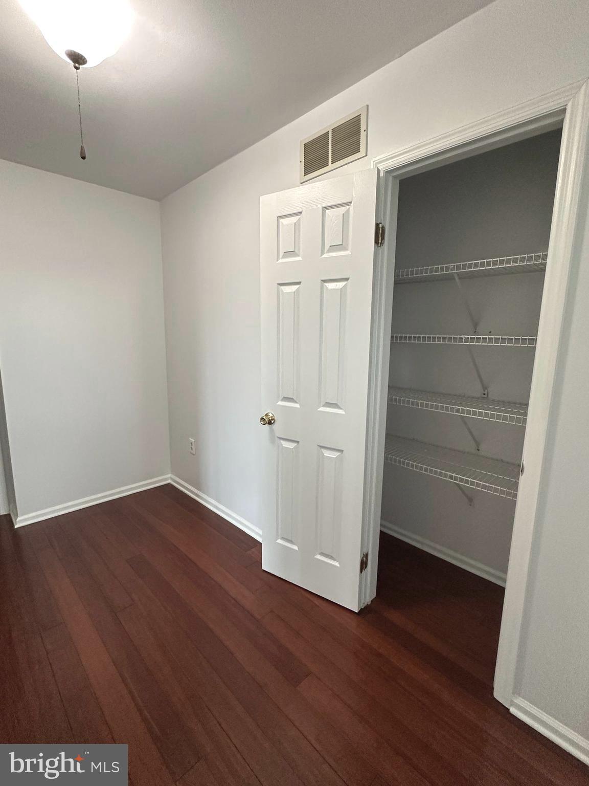 YORKSHIRE COMMONS - Residential Lease