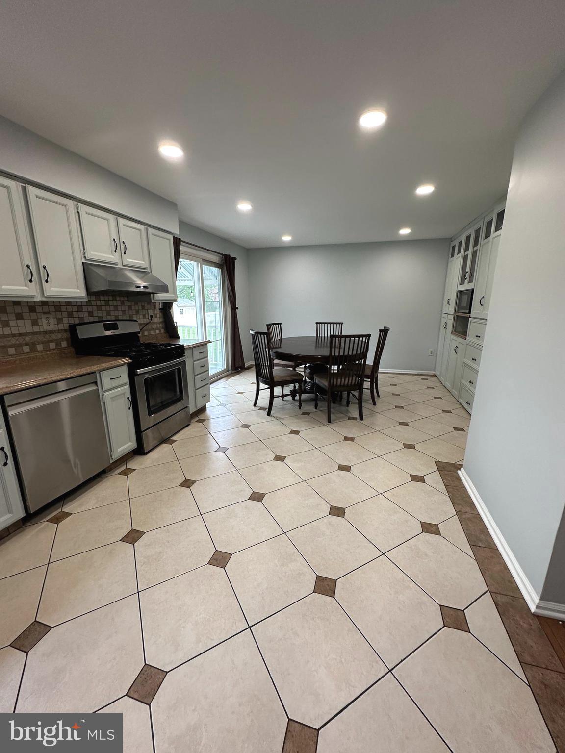 YORKSHIRE COMMONS - Residential Lease