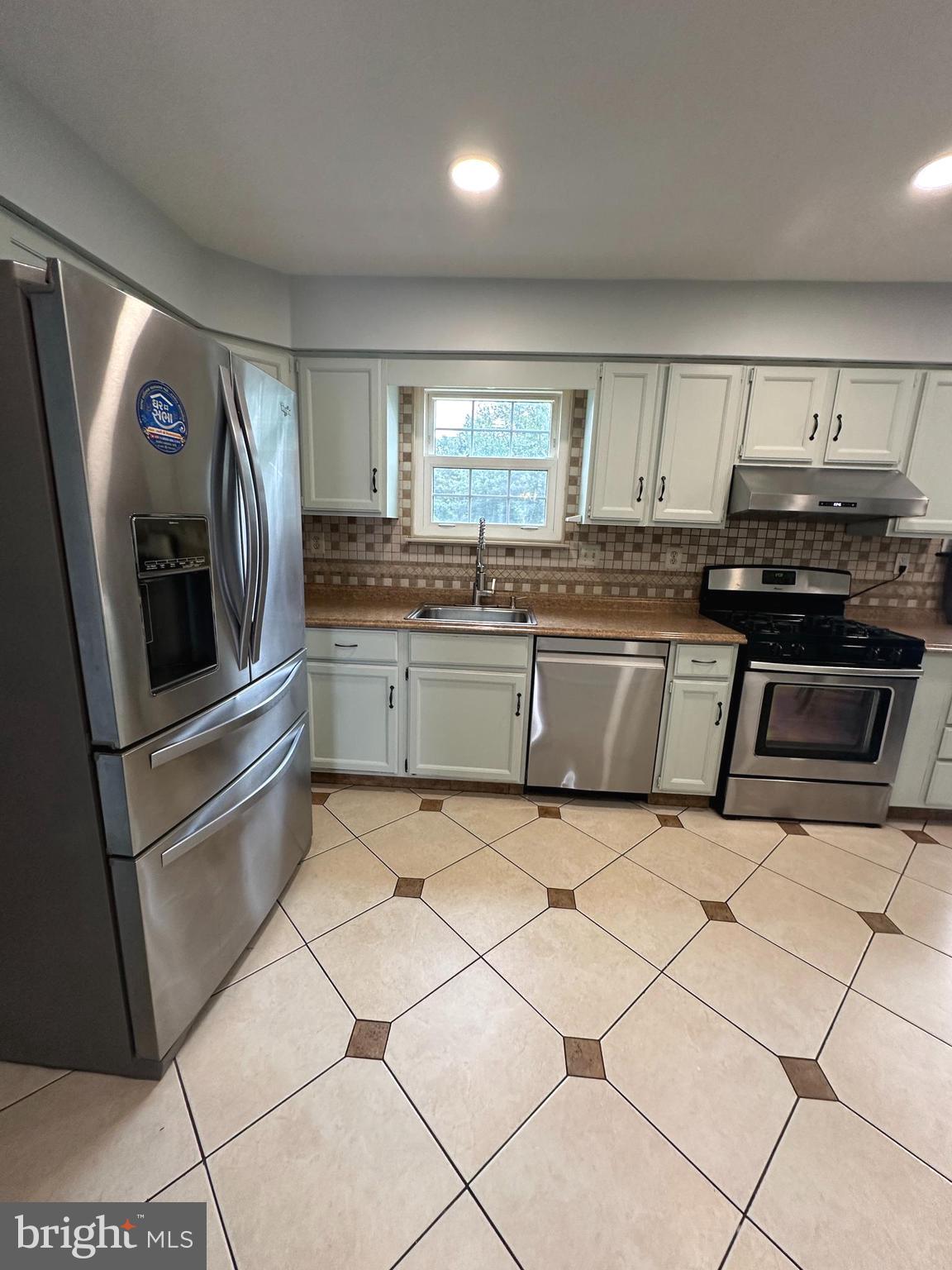 YORKSHIRE COMMONS - Residential Lease