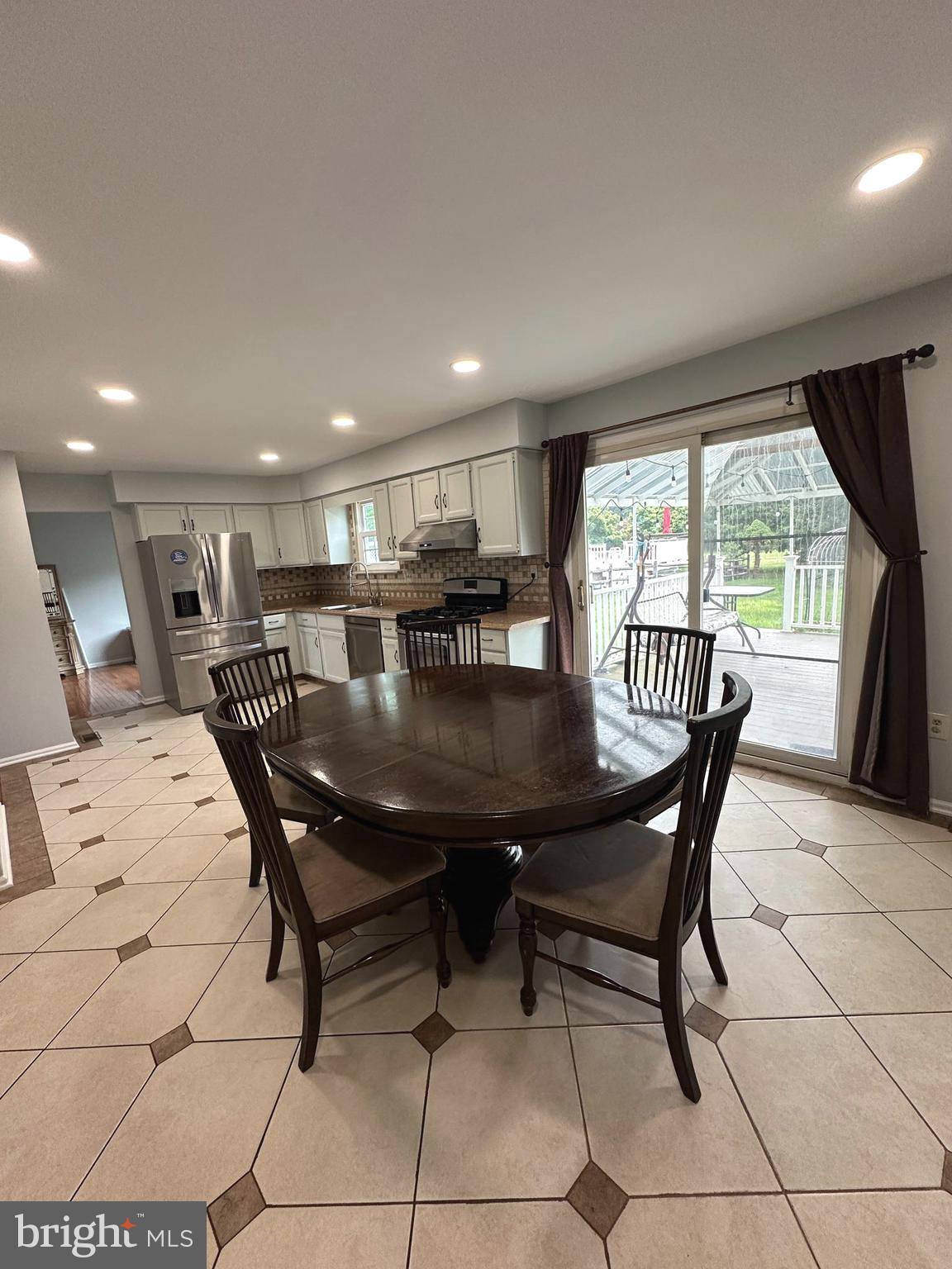 YORKSHIRE COMMONS - Residential Lease