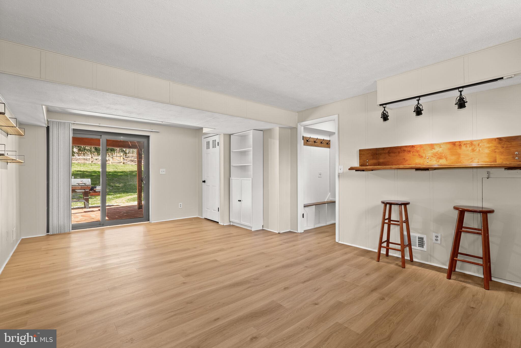 OAKLAND MILLS - Residential