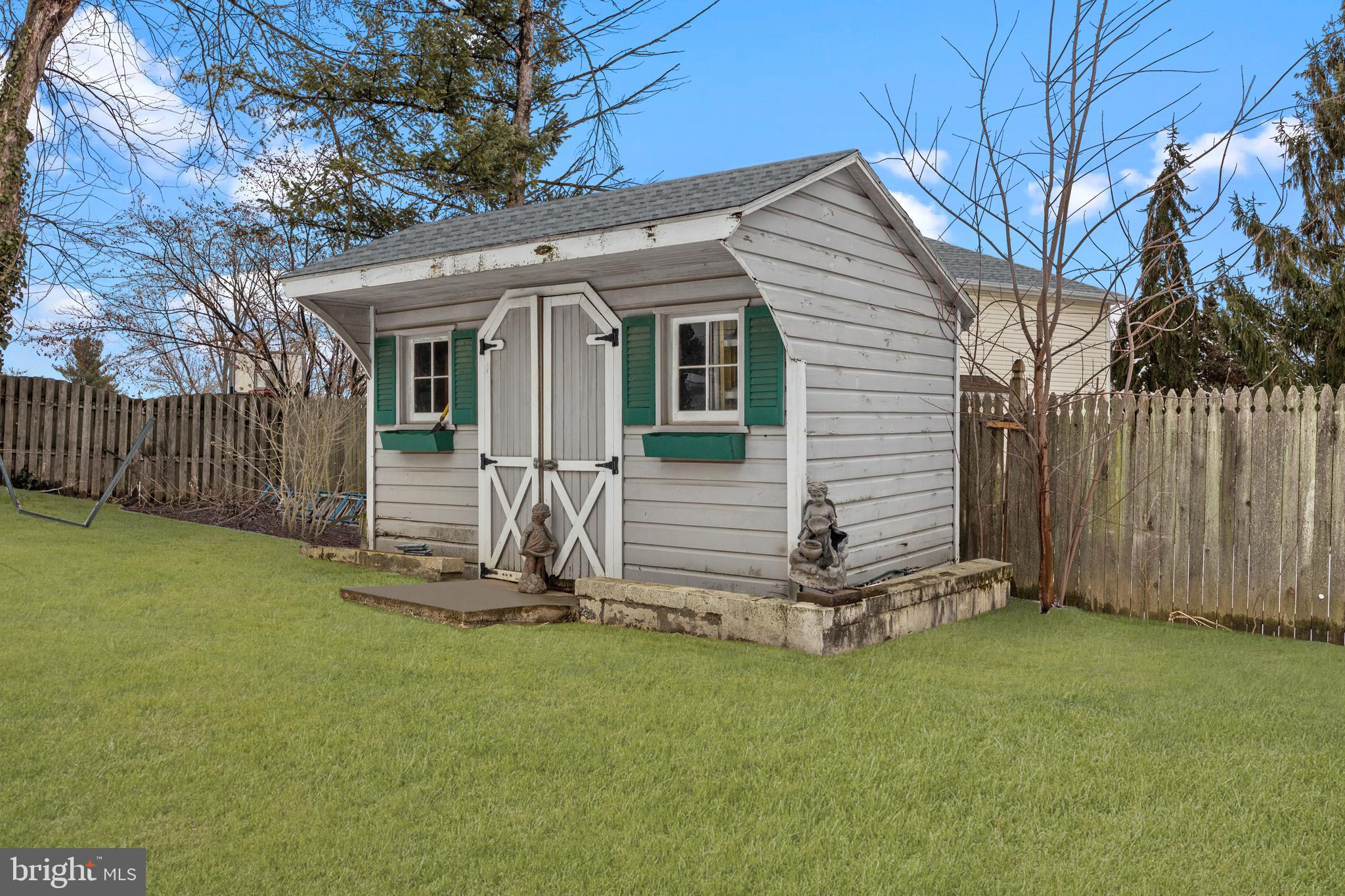 HEDGEROW WOODS - Residential