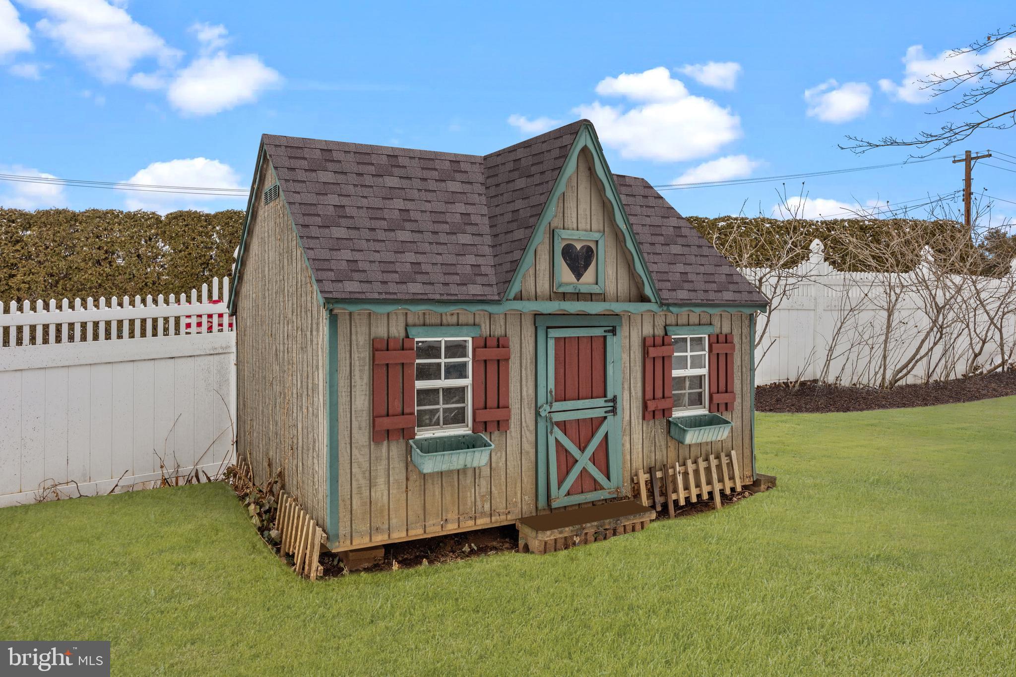 HEDGEROW WOODS - Residential