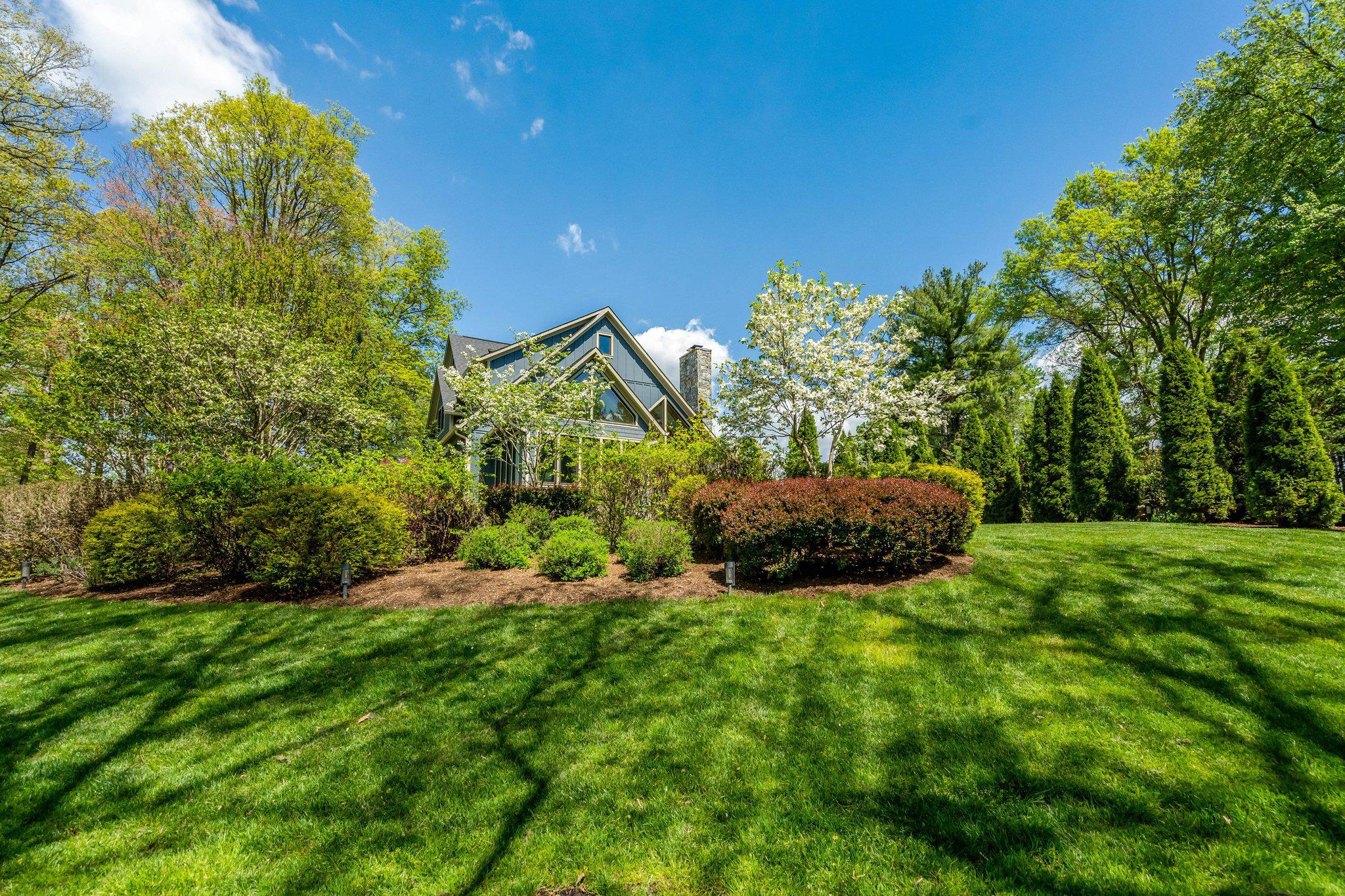 1712 ABBEY OAK DRIVE