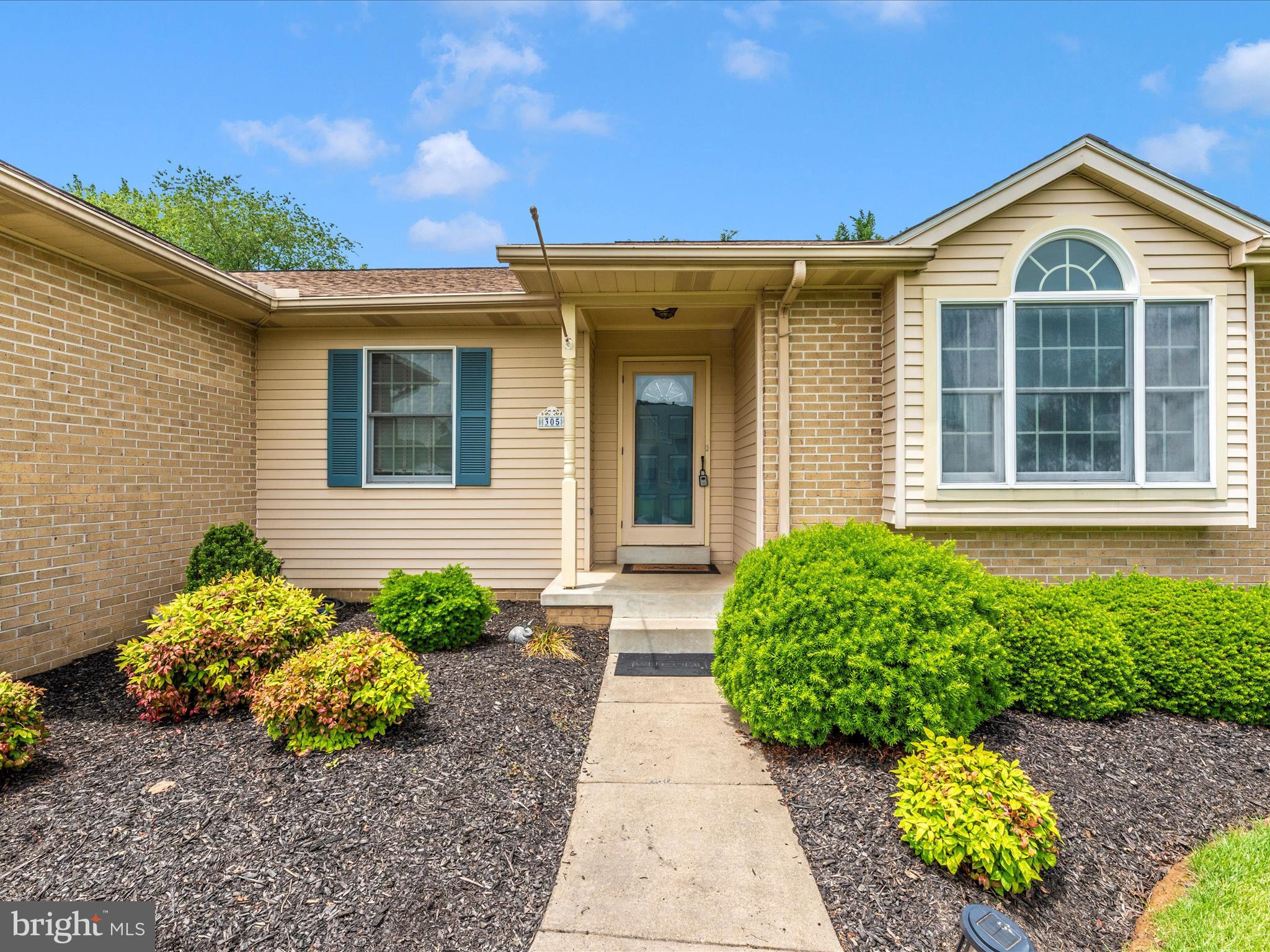 305 SILVER CREST DRIVE
