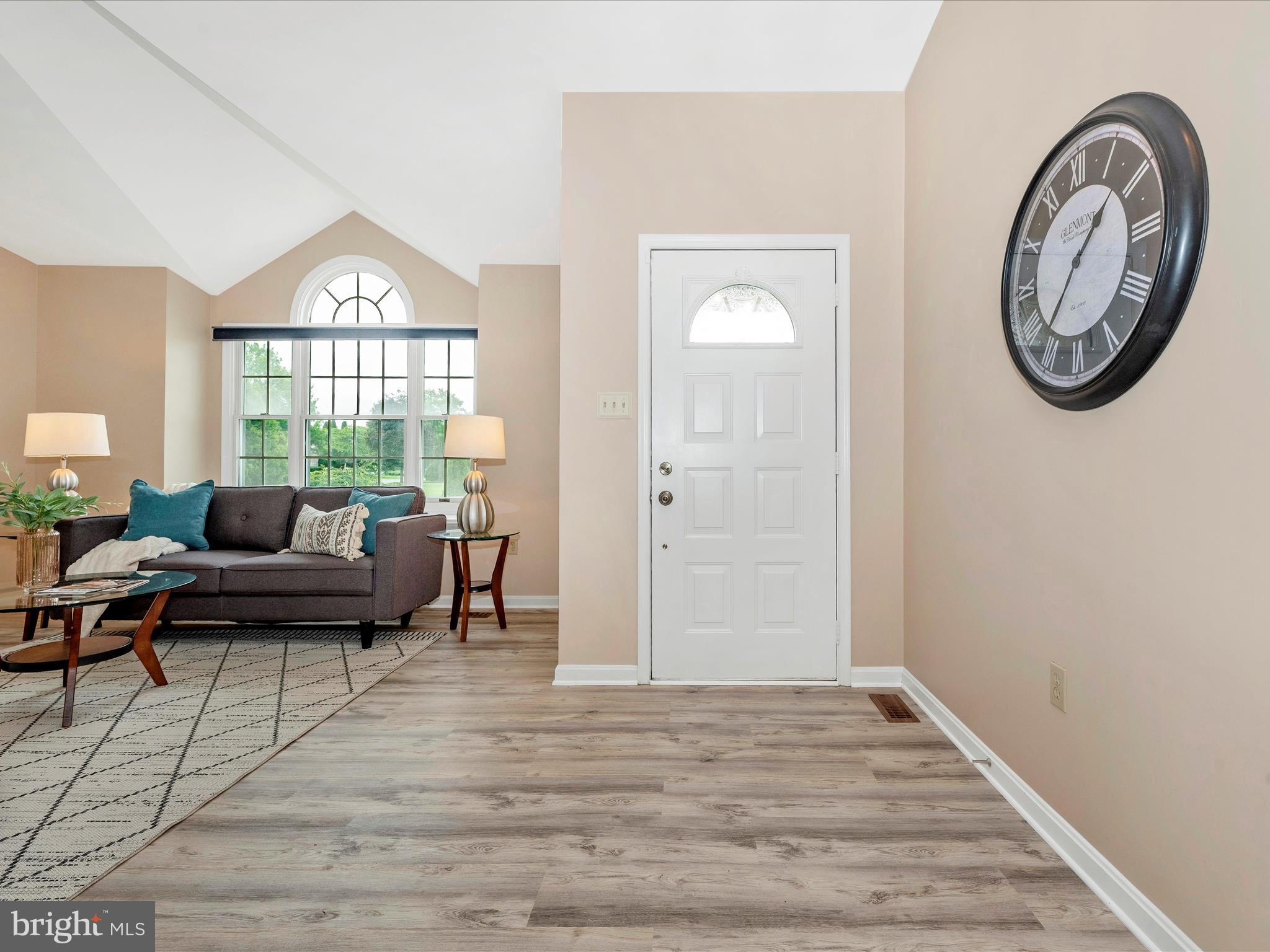 305 SILVER CREST DRIVE