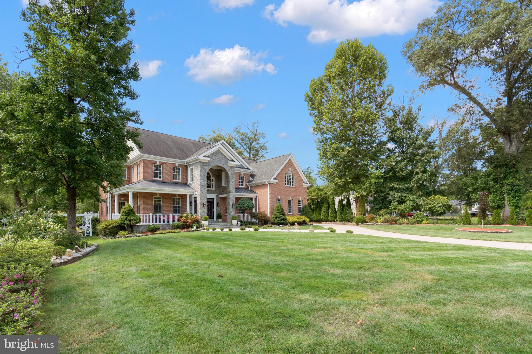 ANNANDALE ACRES - Residential