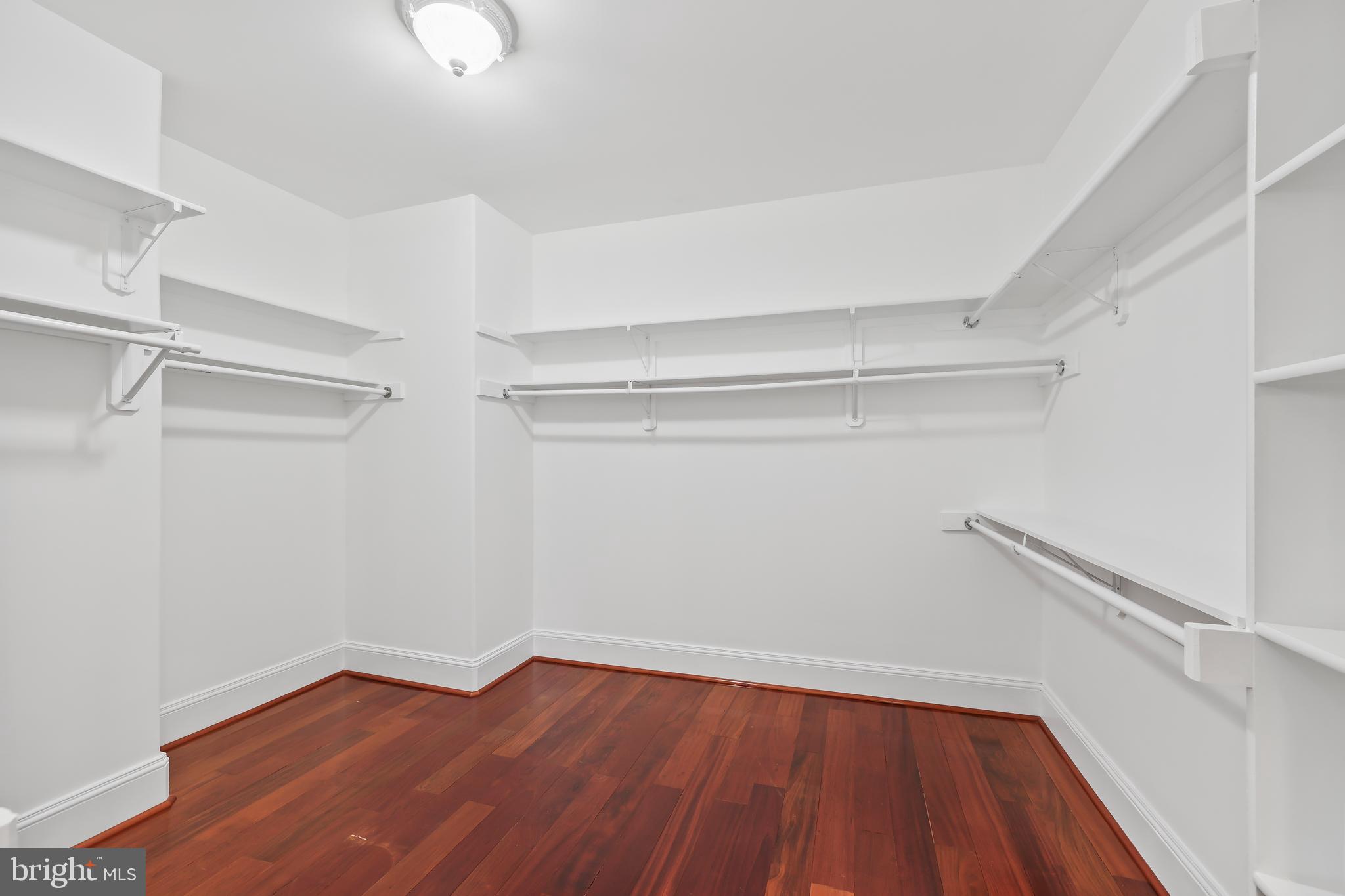 ANNANDALE ACRES - Residential