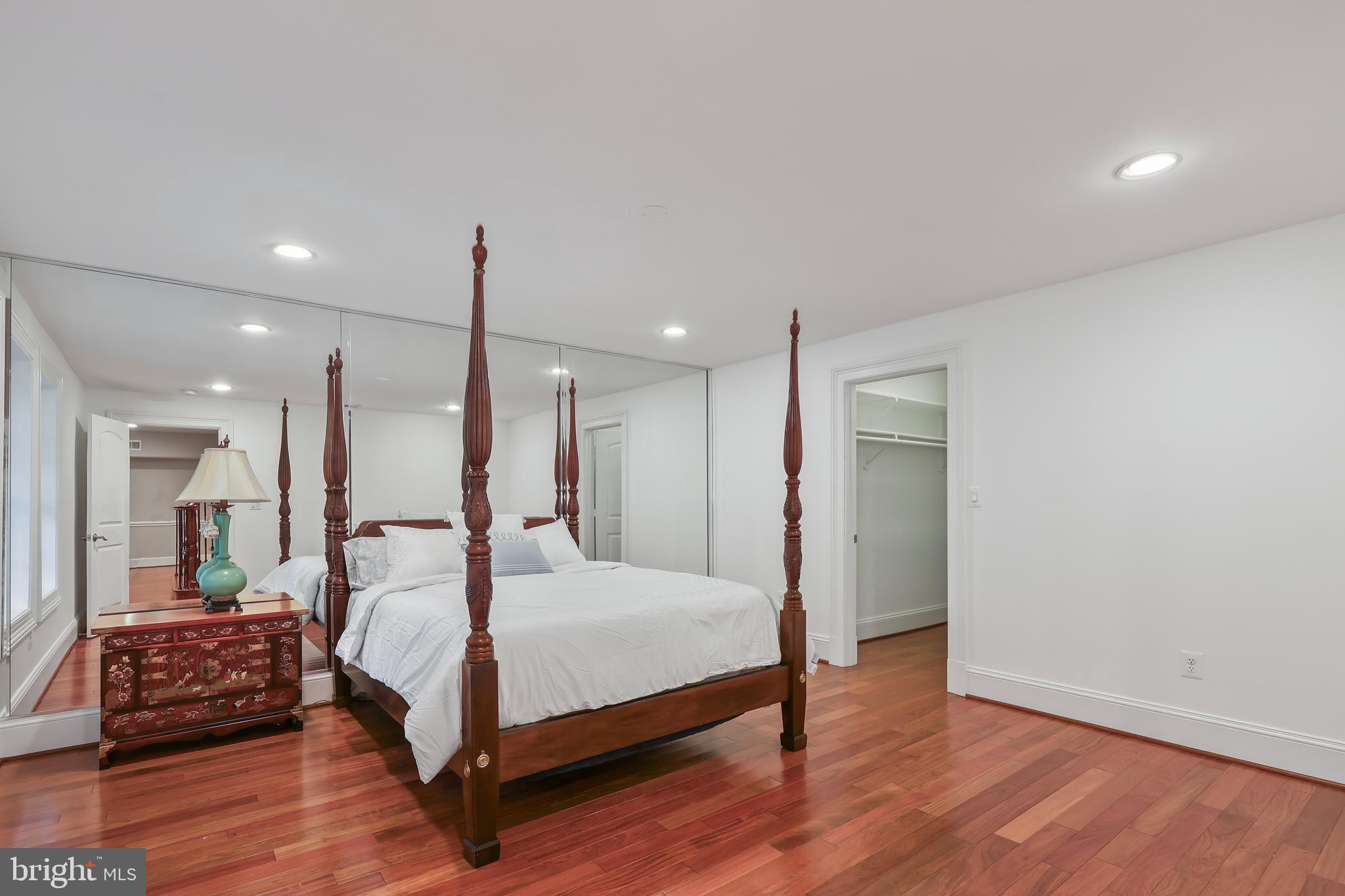 ANNANDALE ACRES - Residential