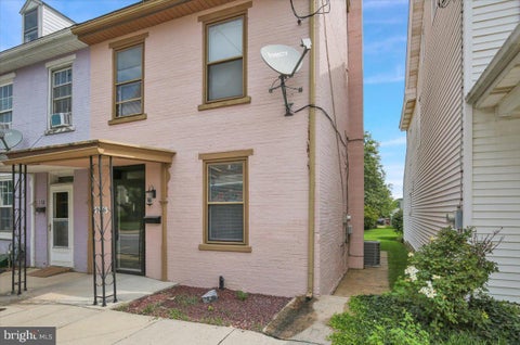 Townhouse For Sale - 136 N Railroad Street<br/> ANNVILLE, PA 17003