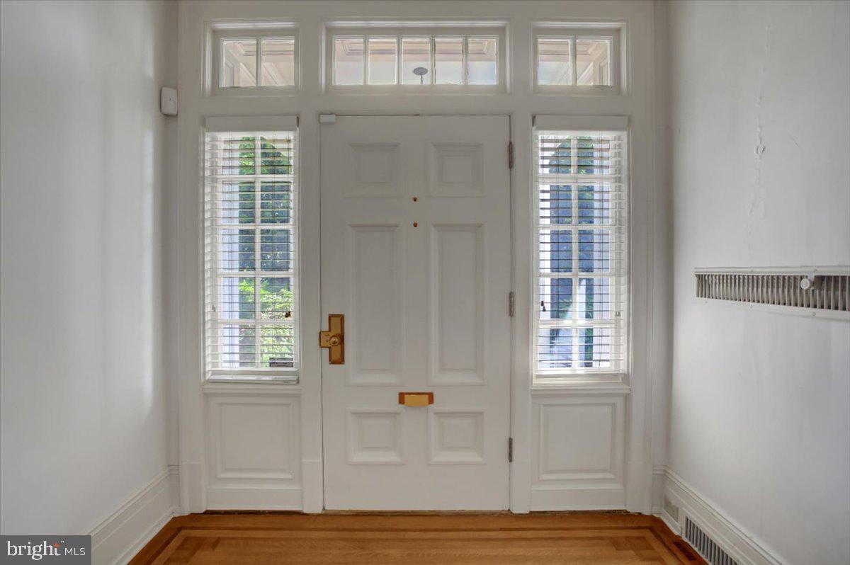 307 W W KING STREET