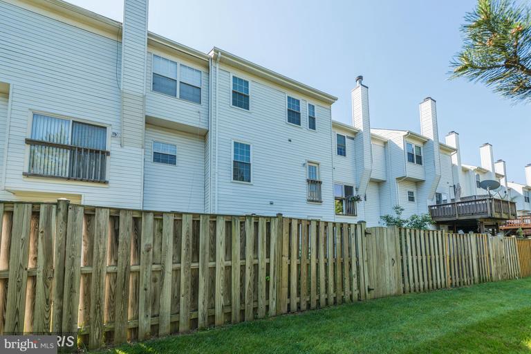MCNAIR FARMS LANDBAY - Residential Lease