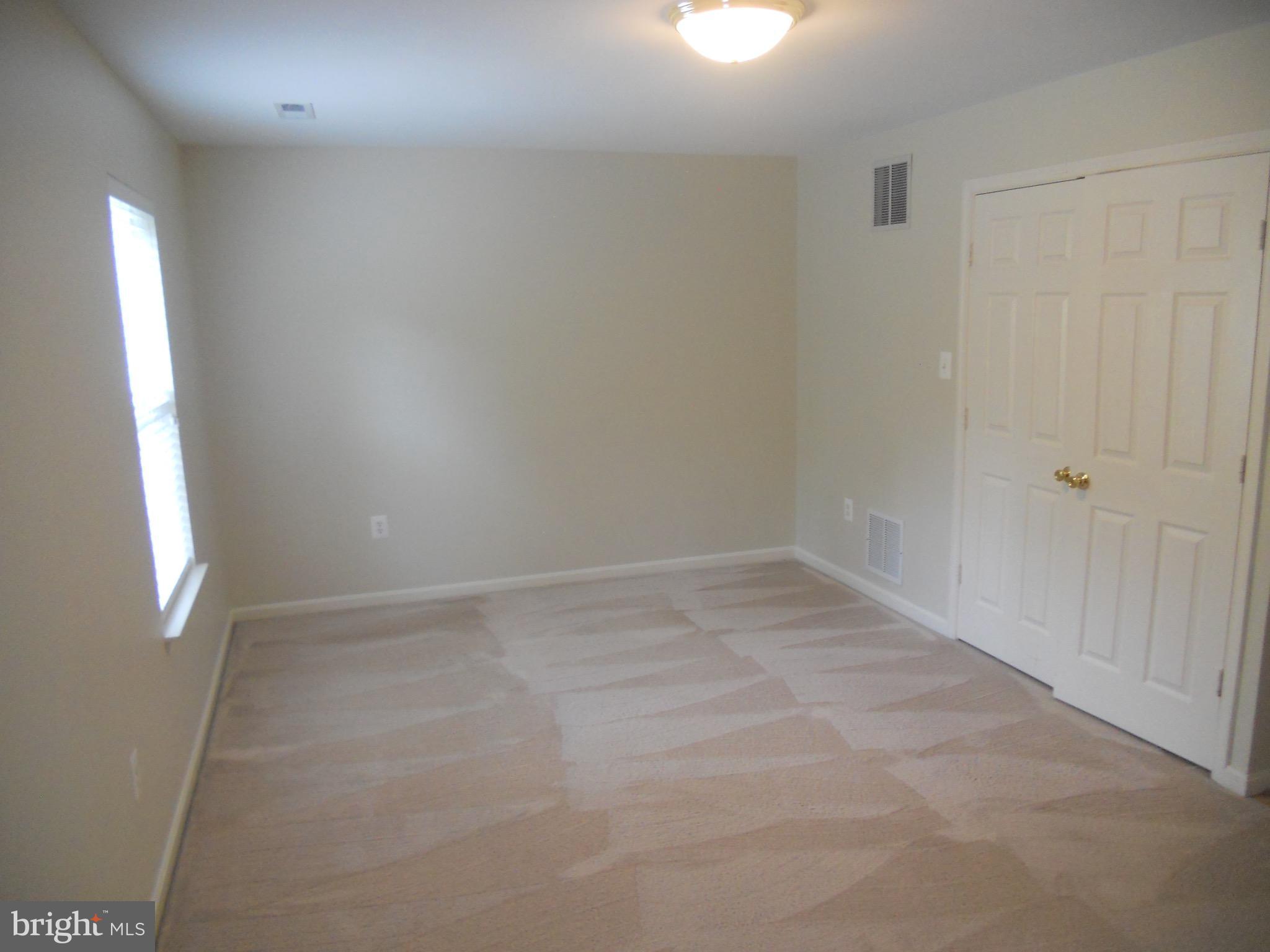 MCNAIR FARMS LANDBAY - Residential Lease