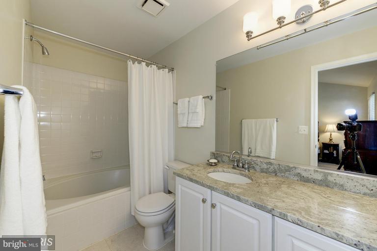 MCNAIR FARMS LANDBAY - Residential Lease