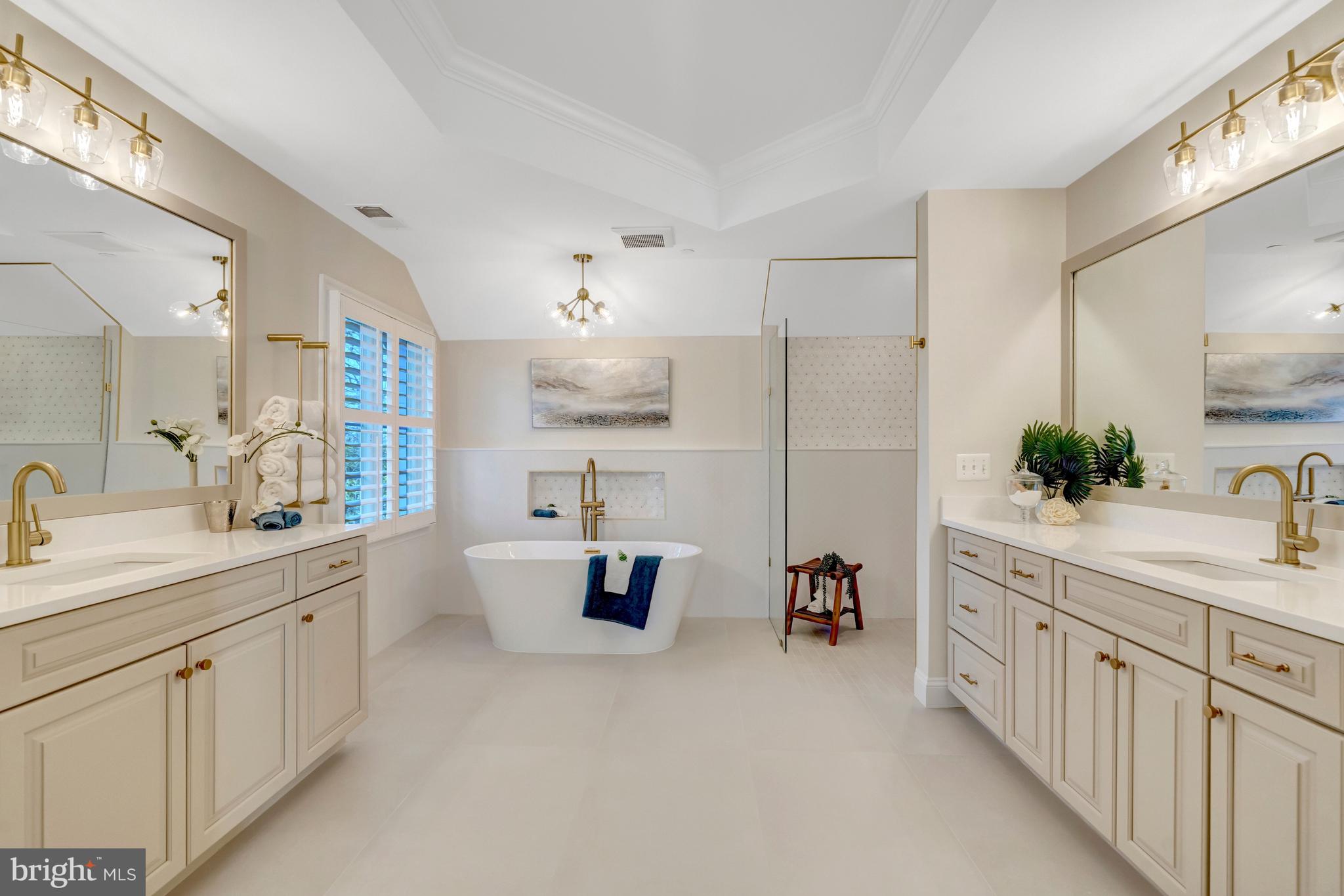 SALONA VILLAGE - Residential