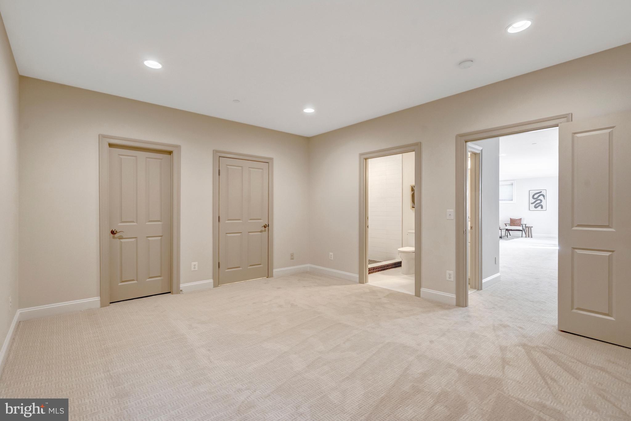 SALONA VILLAGE - Residential