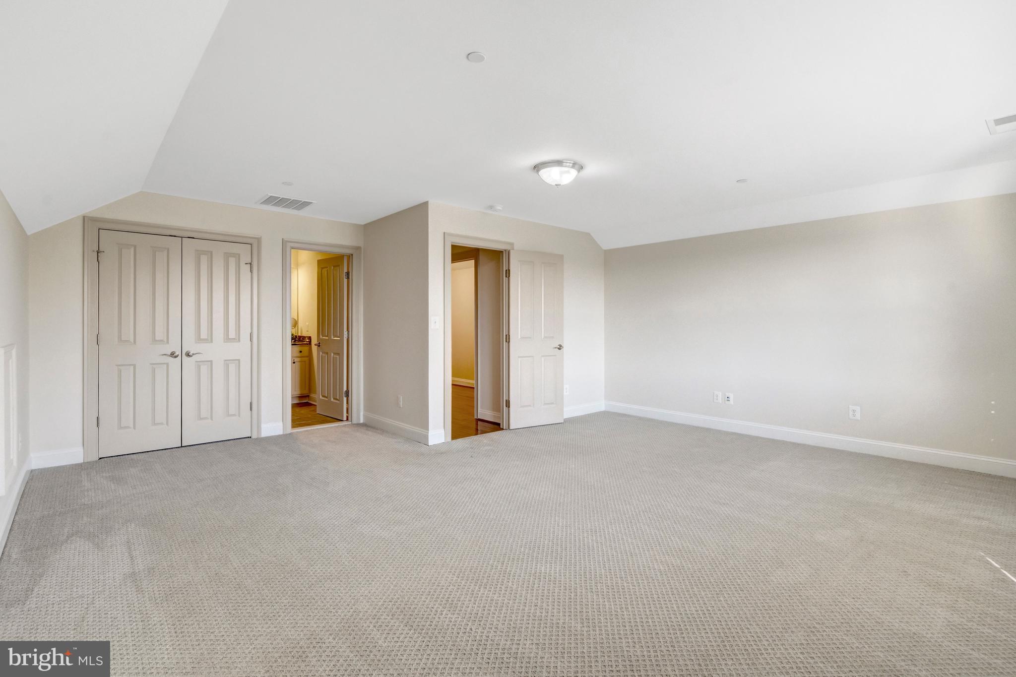 SALONA VILLAGE - Residential