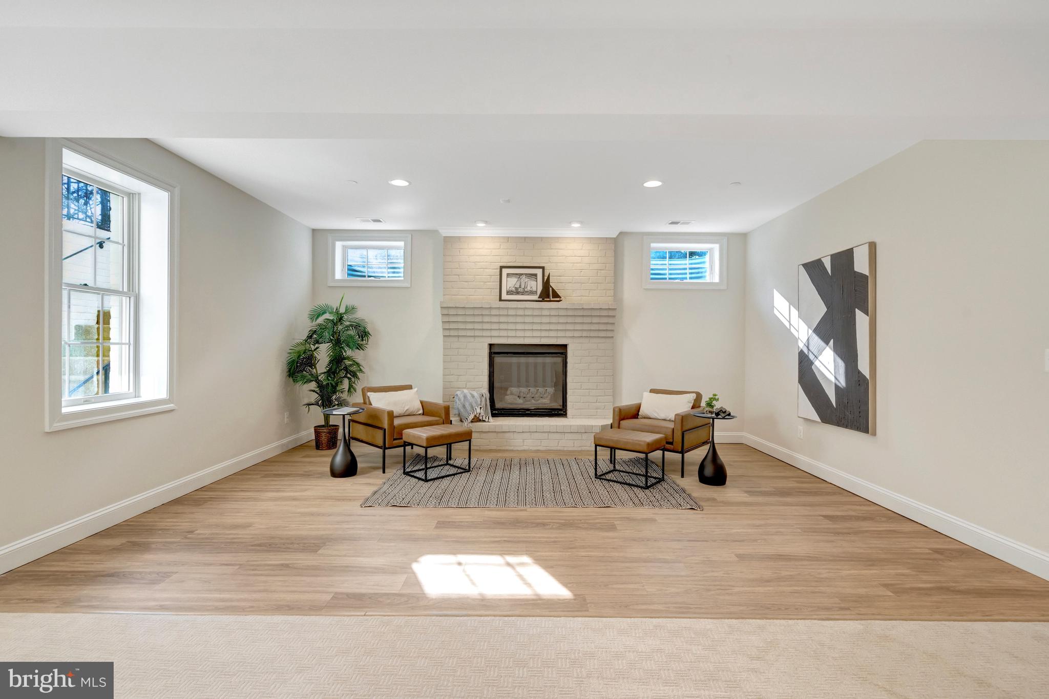 SALONA VILLAGE - Residential