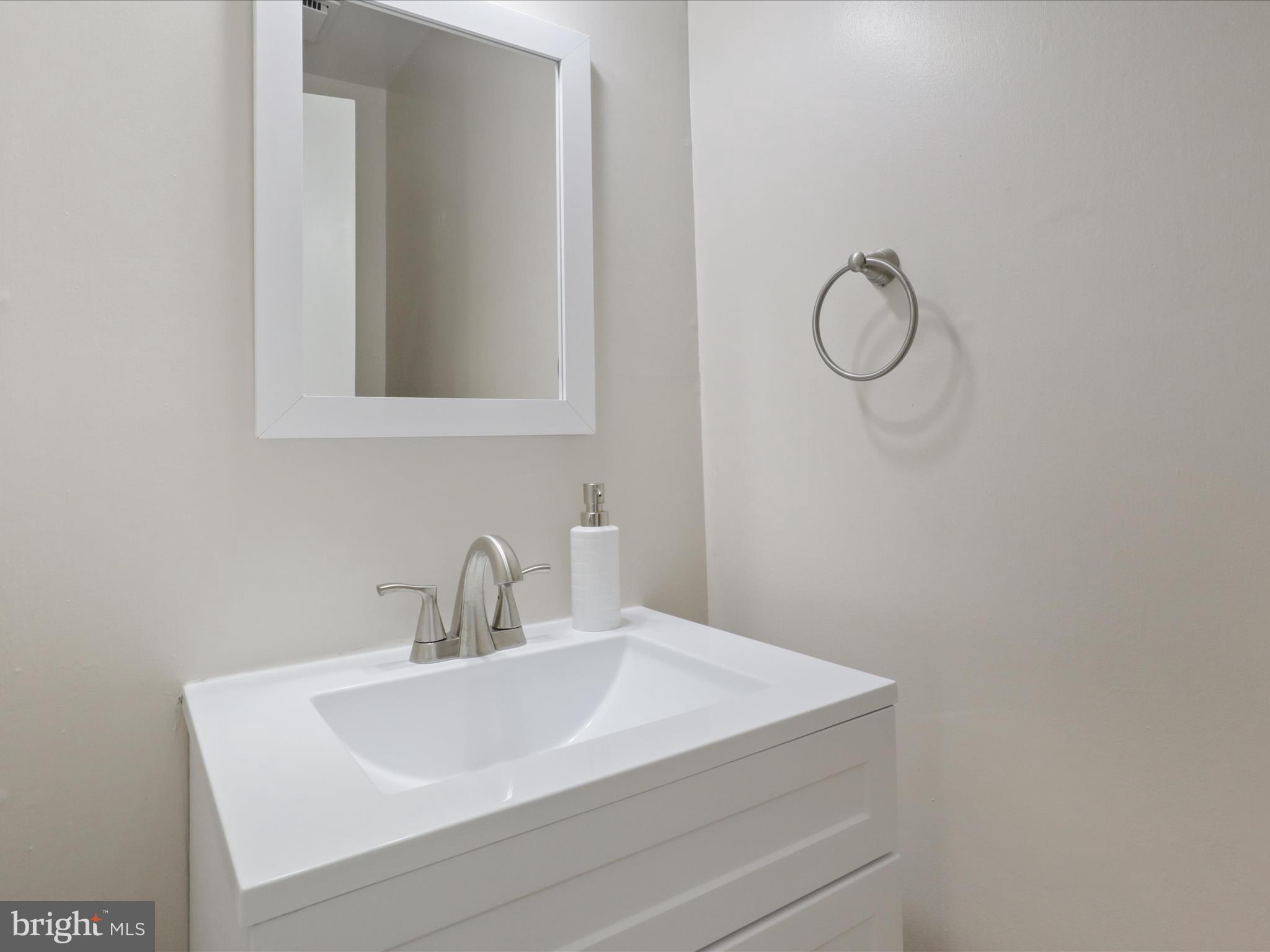 HERITAGE SQUARE - Residential Lease